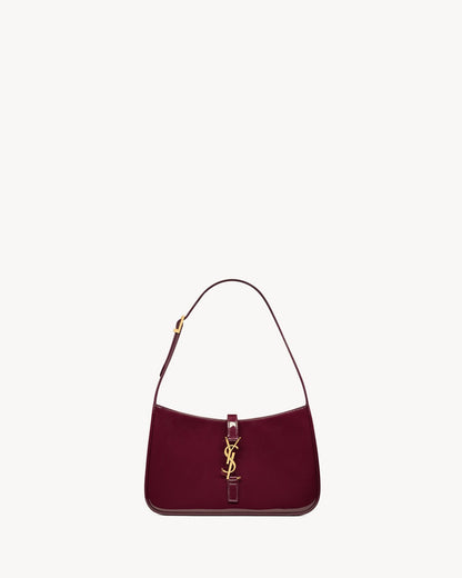 YL -  Le 5 à 7 Patent Leather Hobo – Burgundy Elegance